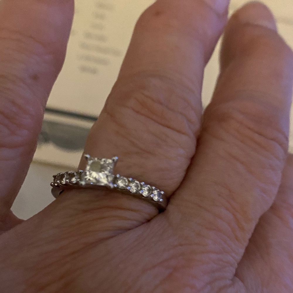 Elegant White Gold platinum gold.